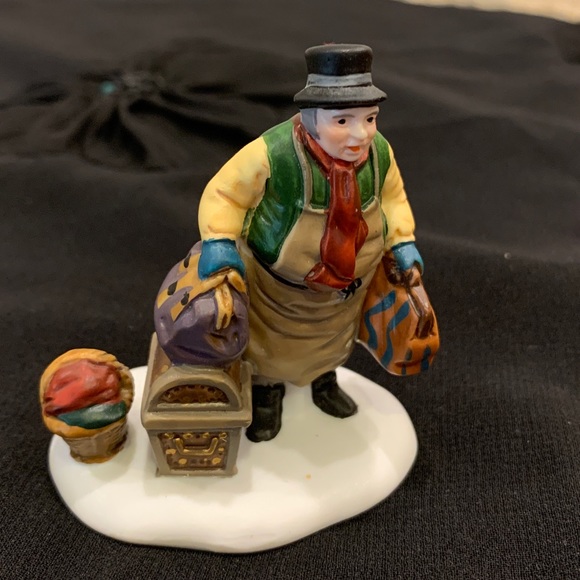 Dept 56, Come into the Inn Figurines , EUC - Picture 4 of 9